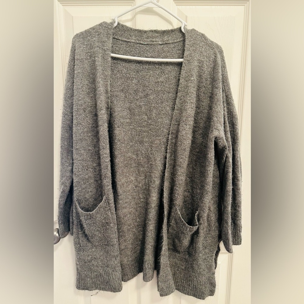 Elegant Gray Women's Cardigan